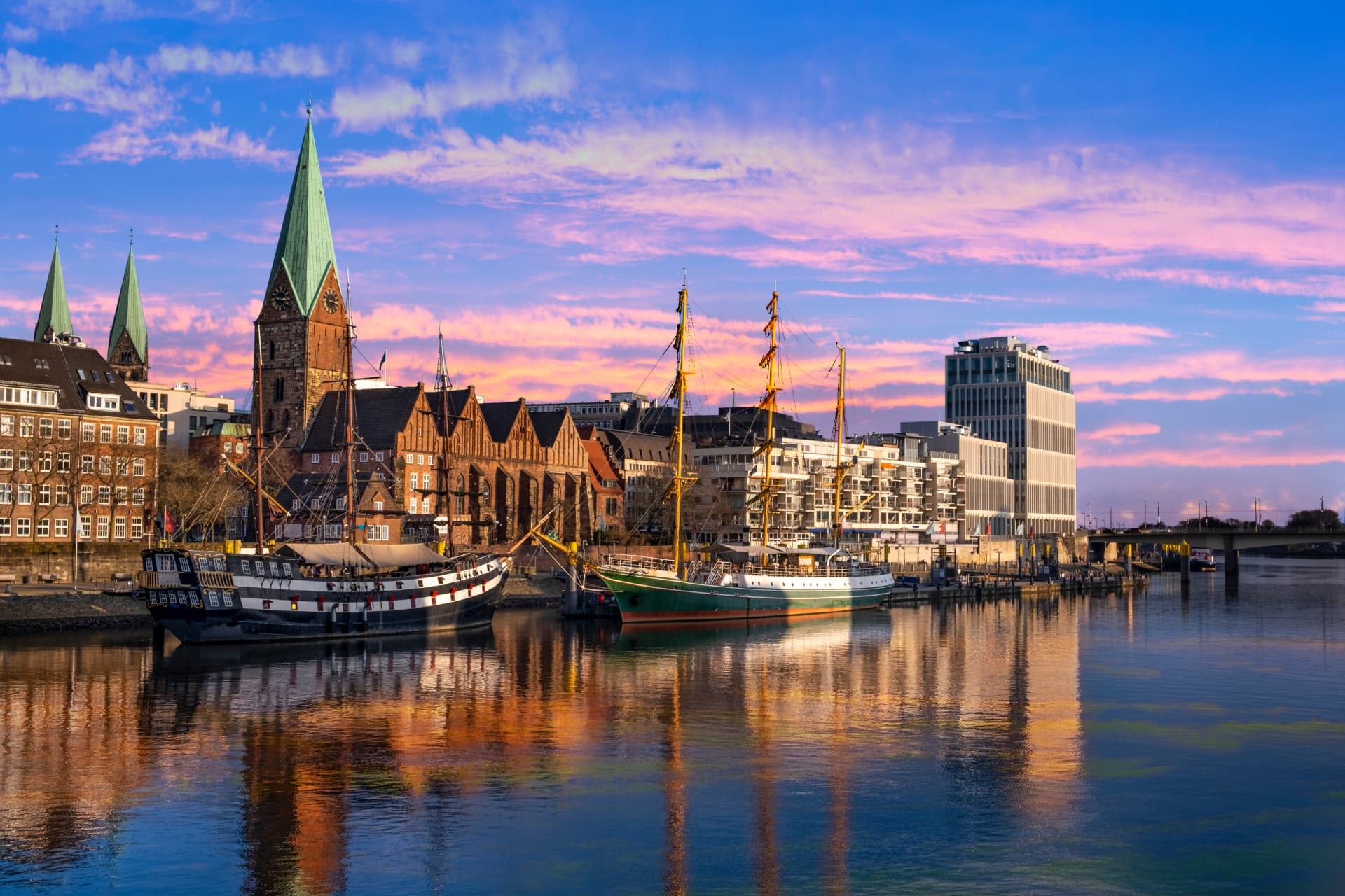 View of Bremen's Schlachte promenade on the Weser