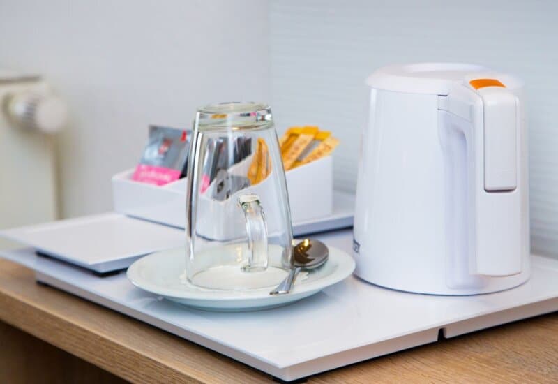 Wasserkochstation im Zimmer