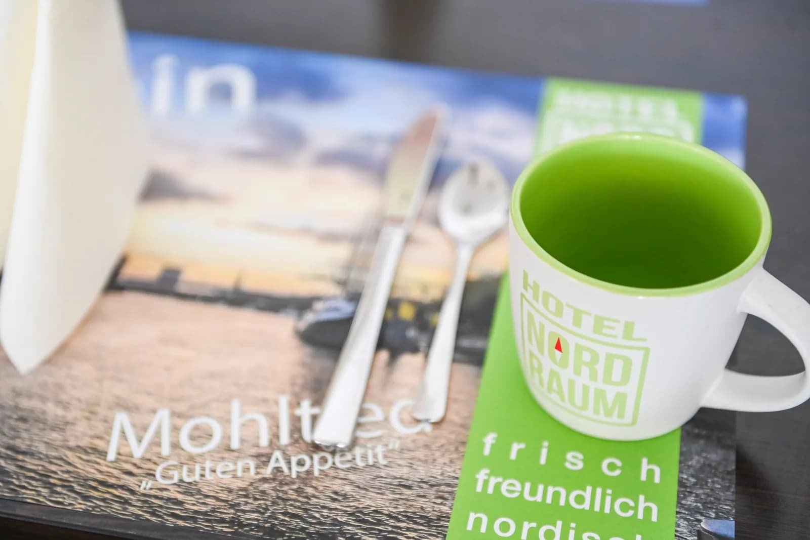 Frühstücksgedeck mit Kaffee