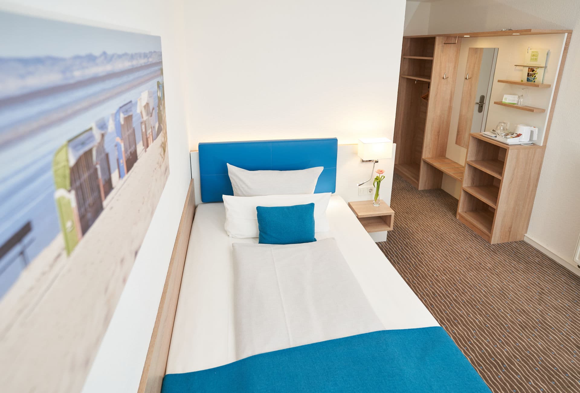 Business single room at Hotel NordRaum with desk, armchair and box-spring bed