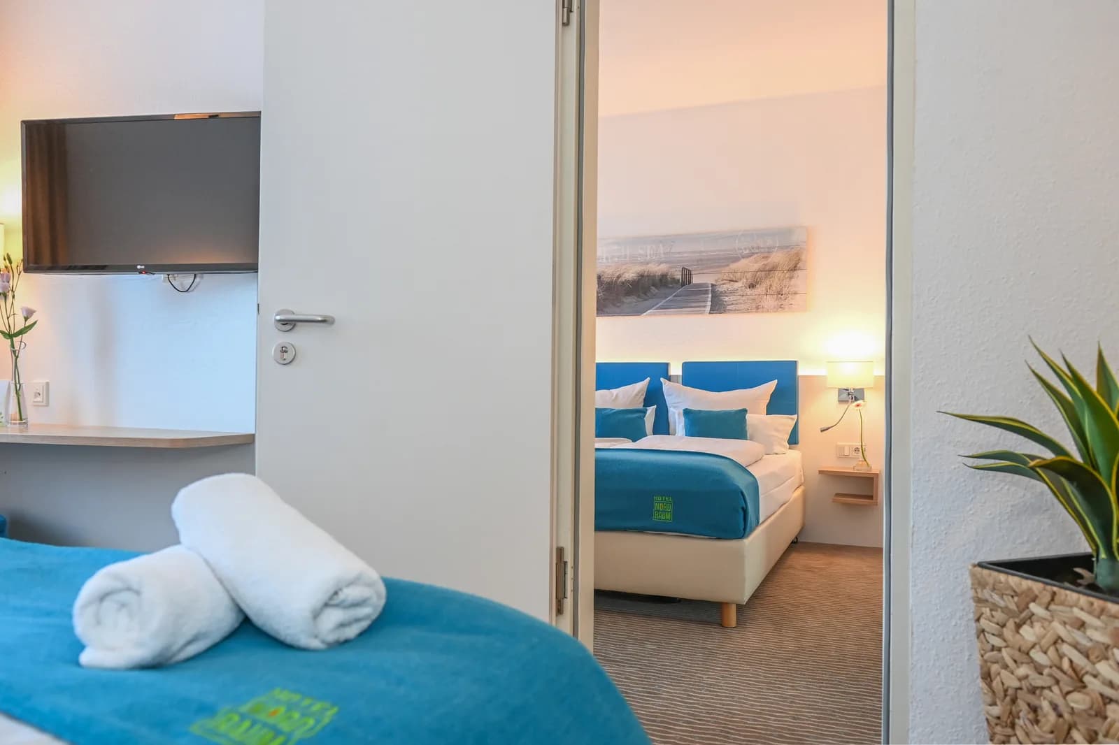 Connecting door between two double rooms